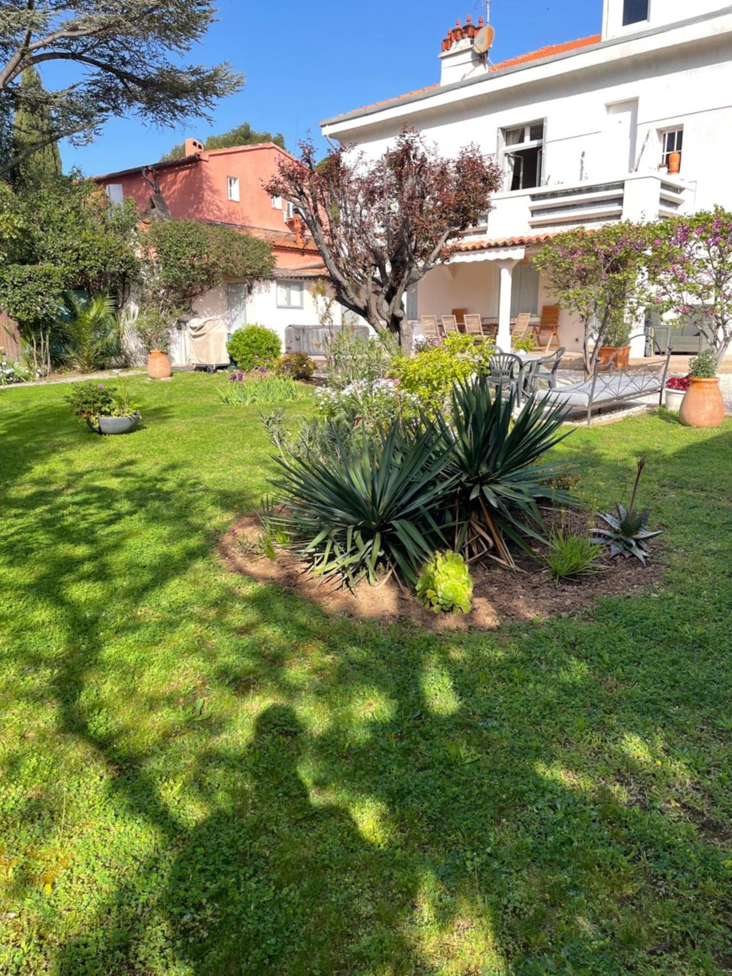 Appartement Rez De Villa Proche Port Et Plages De Sanary エクステリア 写真