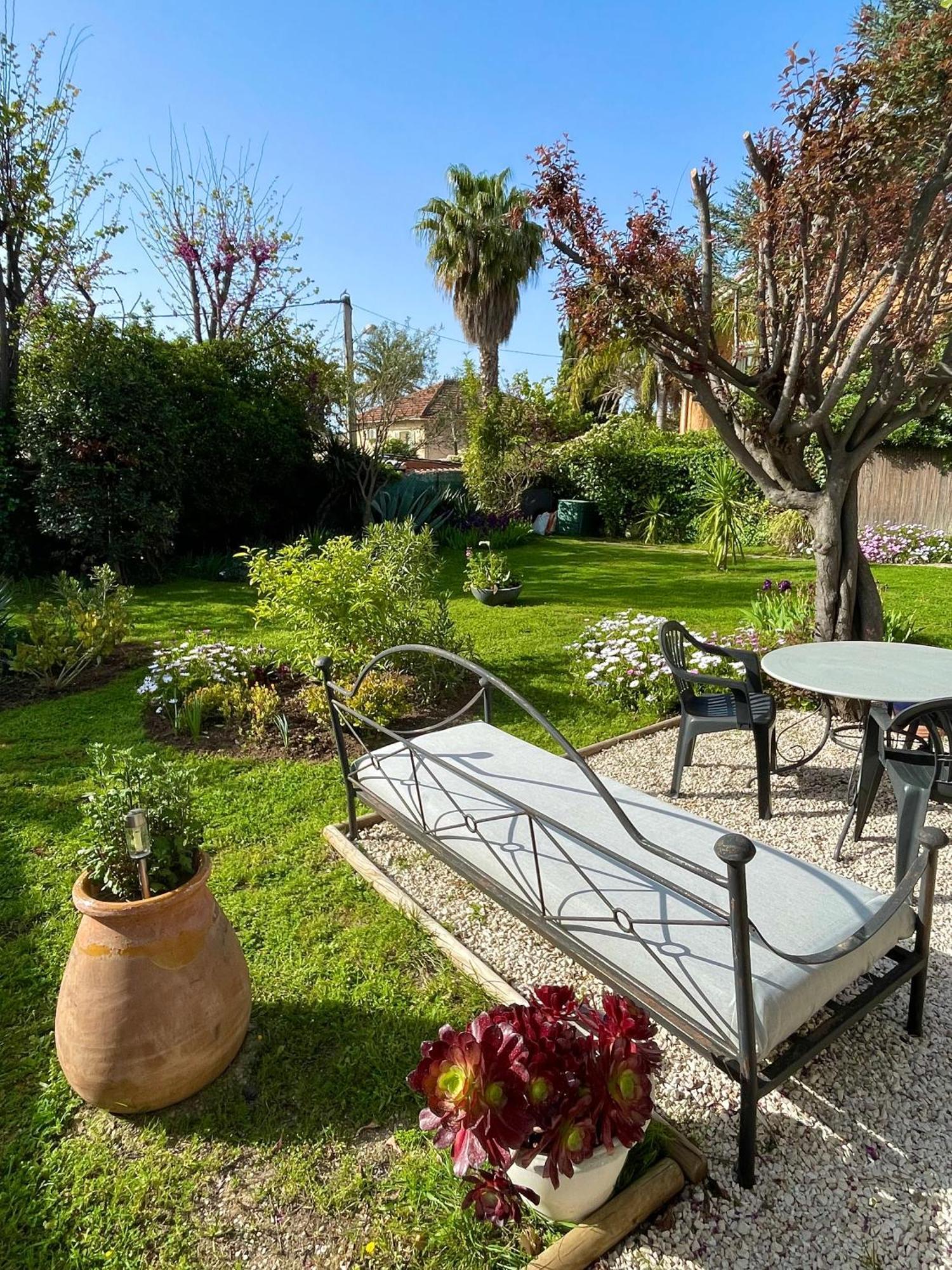 Appartement Rez De Villa Proche Port Et Plages De Sanary エクステリア 写真
